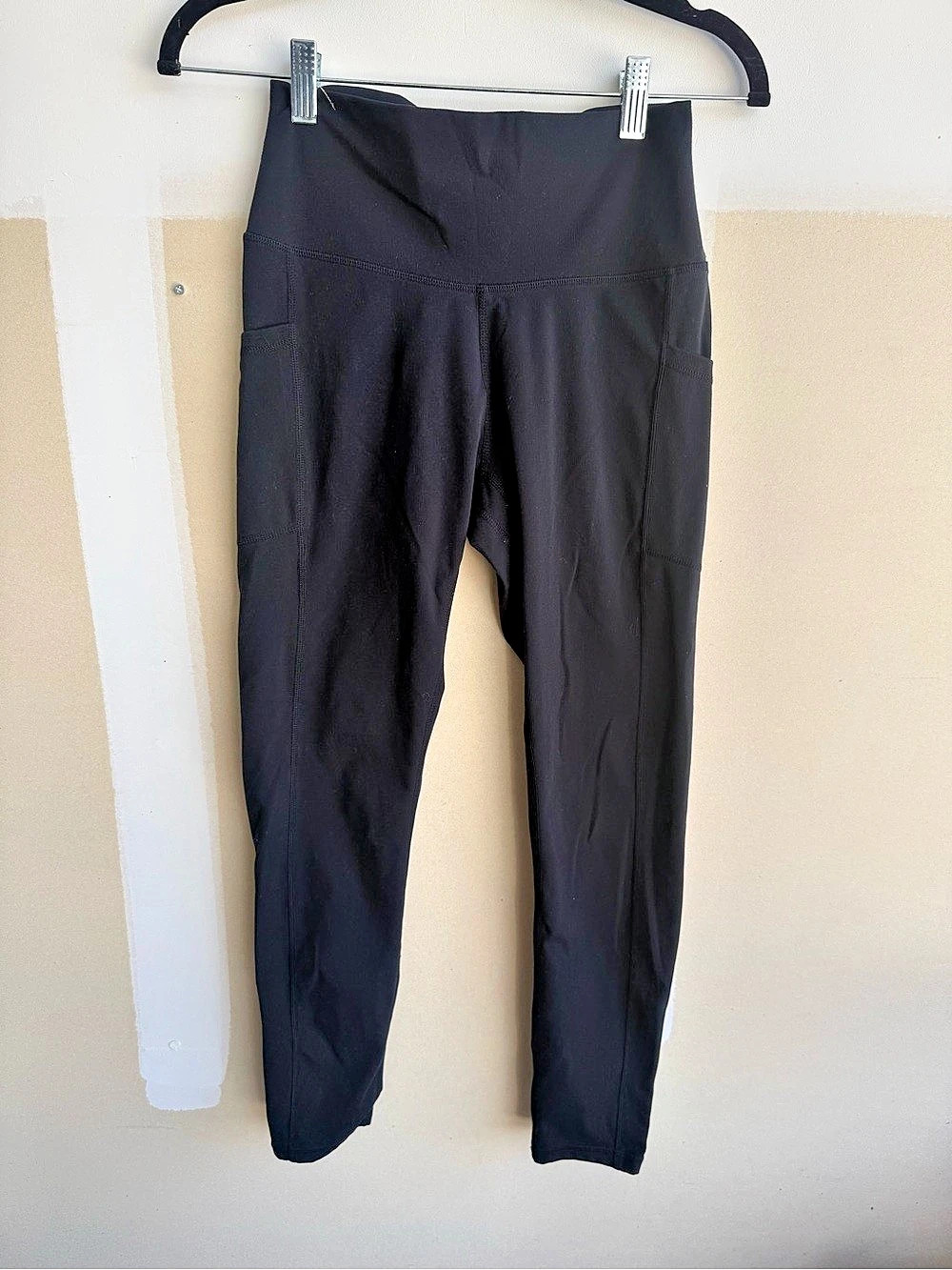 colorfulkoala Essential High Waisted Legging w/ Pockets Black